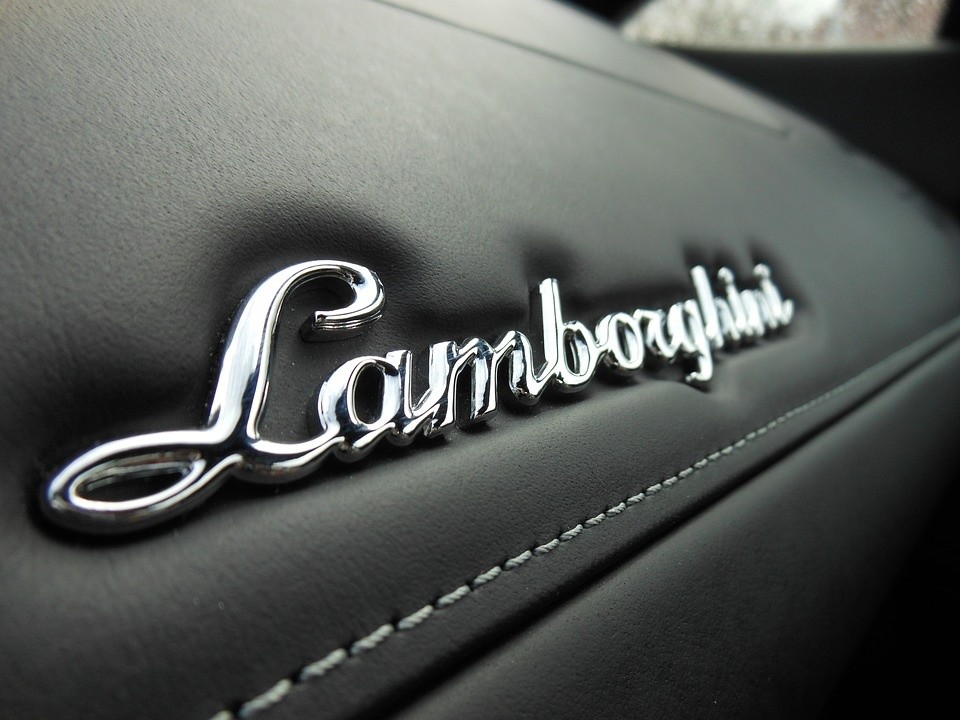 lamborghini-1104870_960_720.jpg