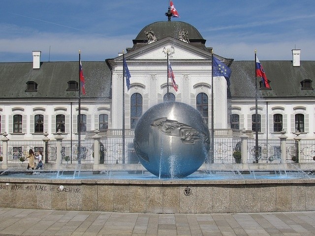 parliament-1339677_640.jpg