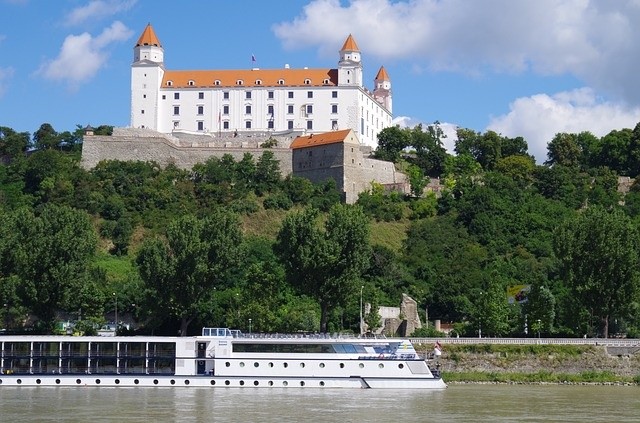 bratislava-1569301_640.jpg