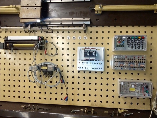hydraulics-702093_640.jpg