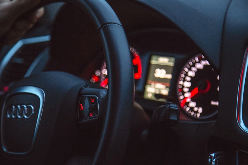 car-933704_1280.jpg