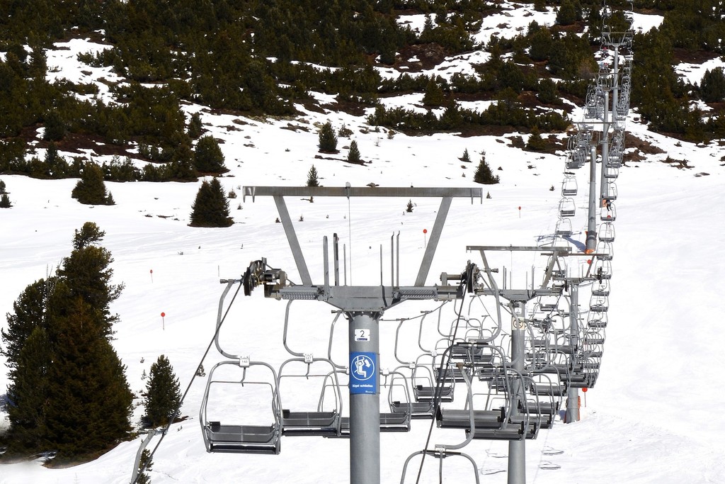chairlift-2087105_1920.jpg