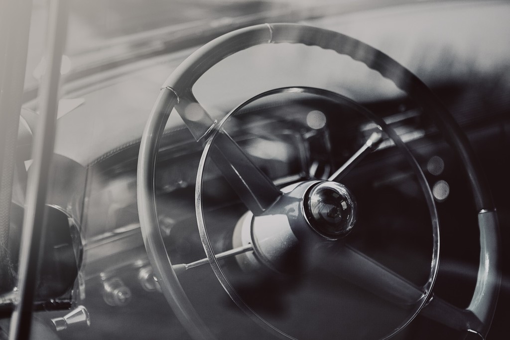 automobile-1839245_1920.jpg