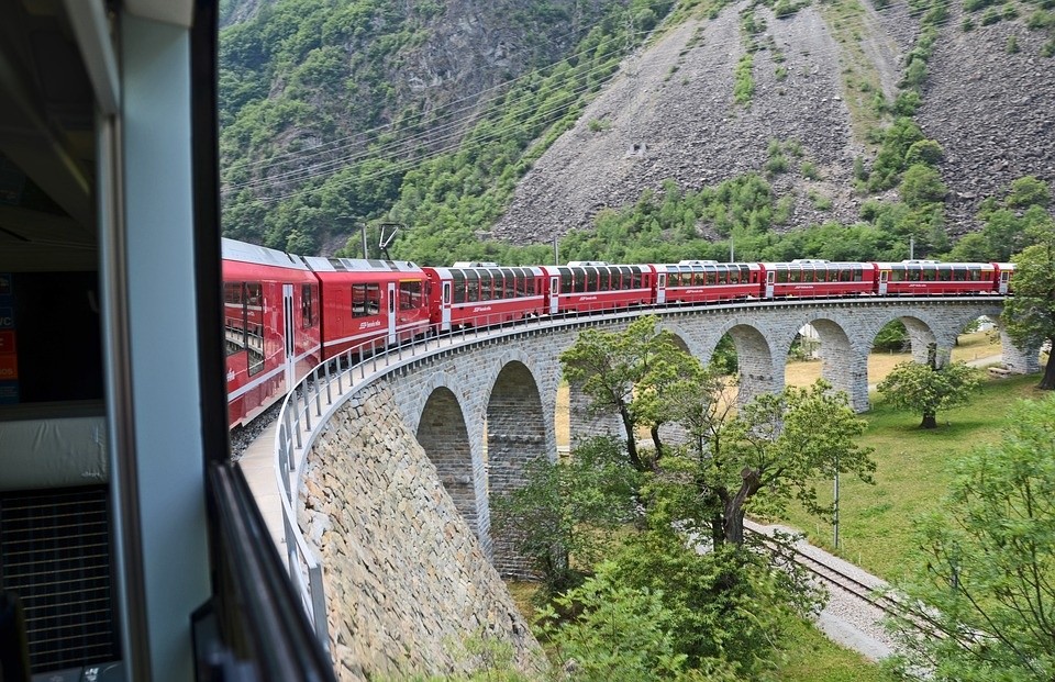 train-2500649_960_720.jpg