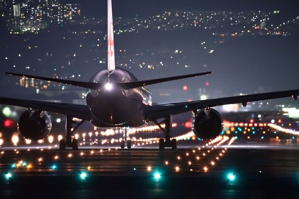 night-flight-2307018_960_720.jpg