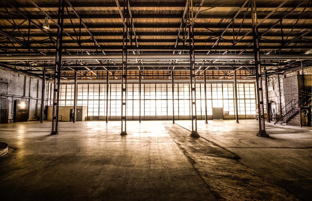 abandoned-2041218_1280.jpg
