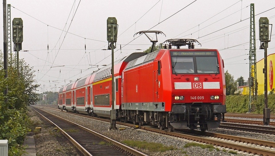 regional-train-1944581_960_720.jpg