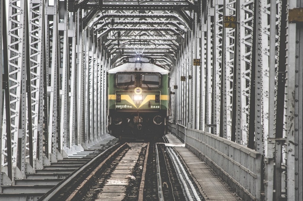 train-1209291_1280.jpg