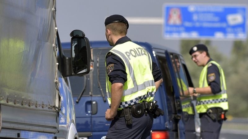 rakusko policia.jpg