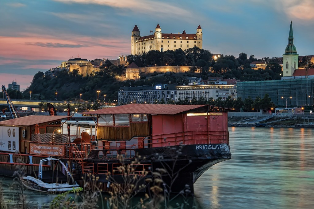 bratislava-g362bec2fb_1920.jpg