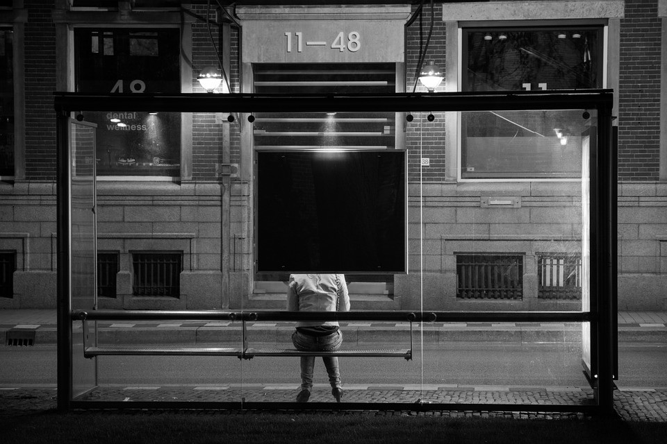 bus-stop-384617_960_720.jpg