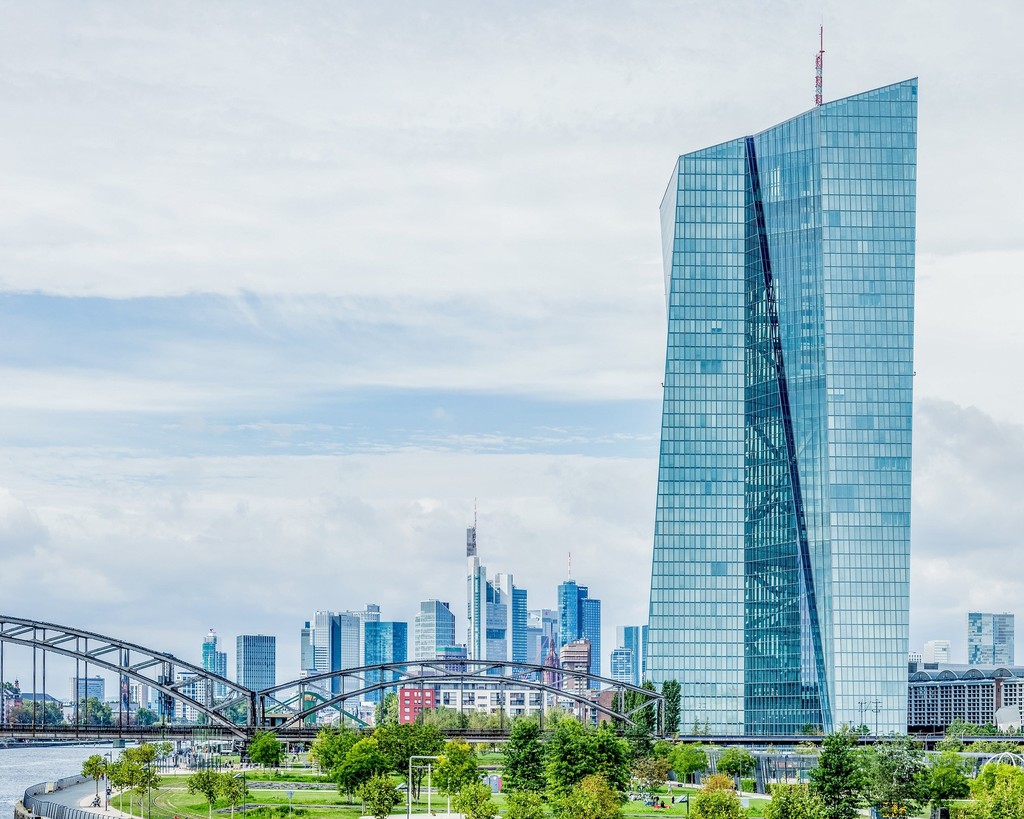ecb-gecef3cf49_1920.jpg