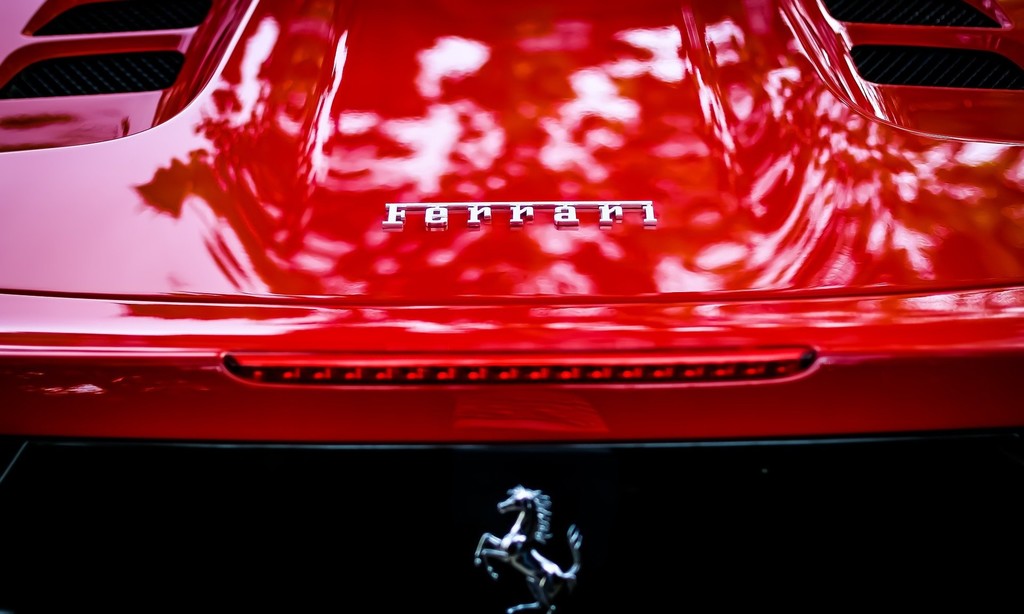 ferrari-458-gf7b95ef52_1920.jpg