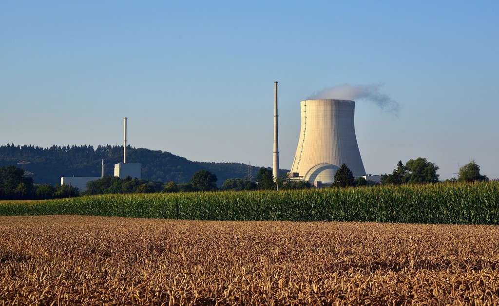nuclear-power-plant-ge27f233bc_1920.jpg