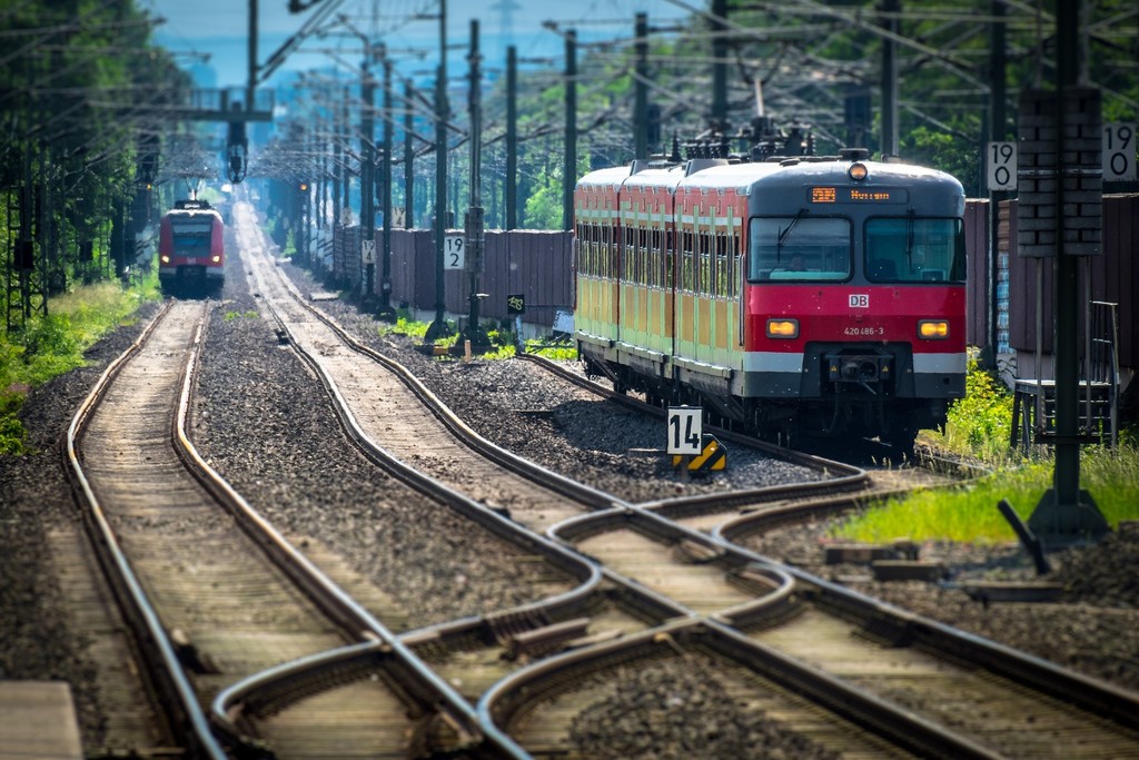 railroad-g4a5162c0a_1920.jpg