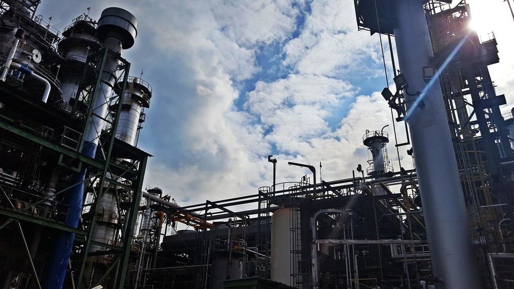 refinery-ga3c546759_1920.jpg