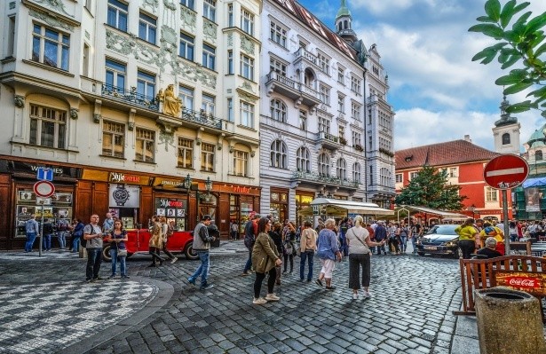 praga tourist.jpg