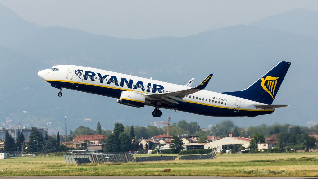 Ryanair_-_Boeing_737-800_-_EI-EKV_-_Orio_al_Serio_International_Airport-7872.jpg