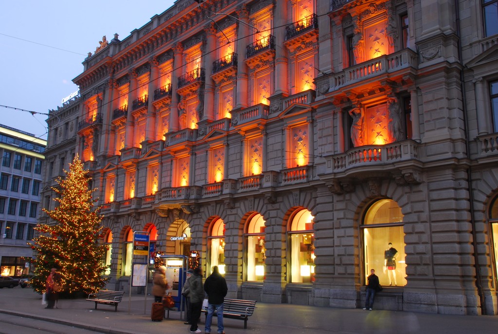 Zürich_Paradeplatz,_Credit_Suisse.jpg