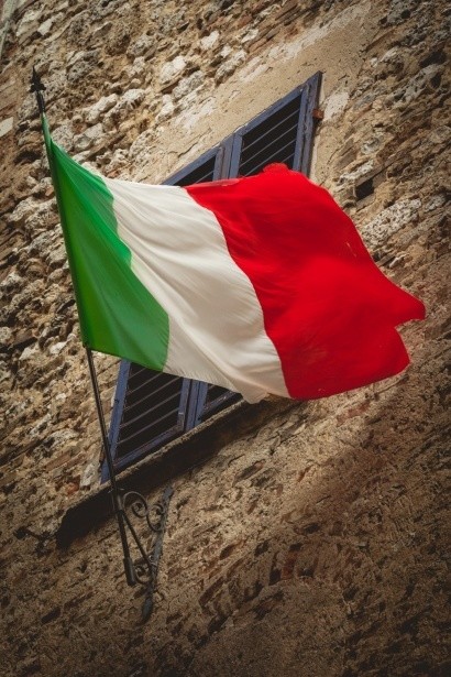 flag-of-italy-on-the-wall-1613571842A2S.jpg
