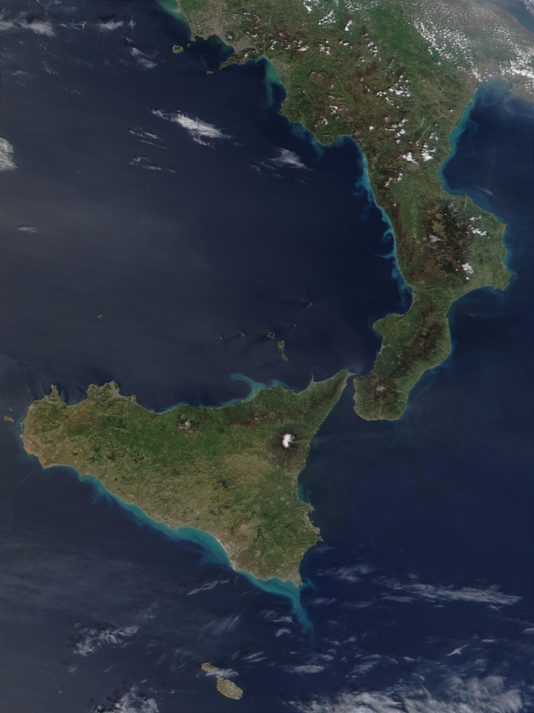 Proliferacion-de-fitoplancton-a-lo-largo-de-las-costas-de-Sicilia-y-Calabria-Italia-4401.jpg