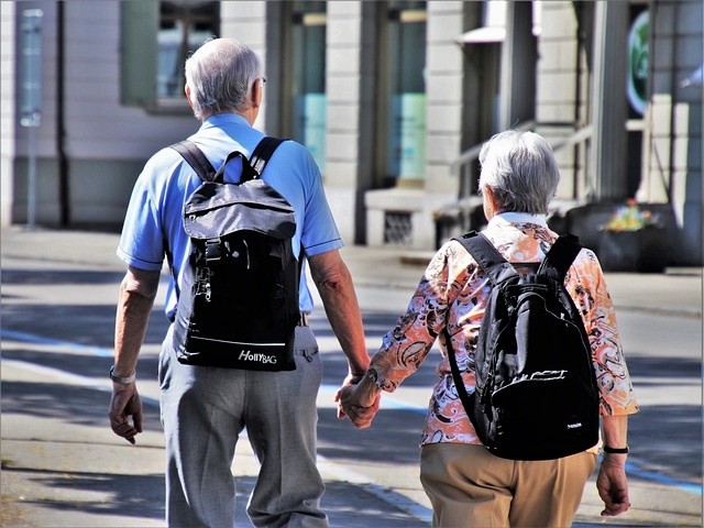 senior-3336451_640.jpg