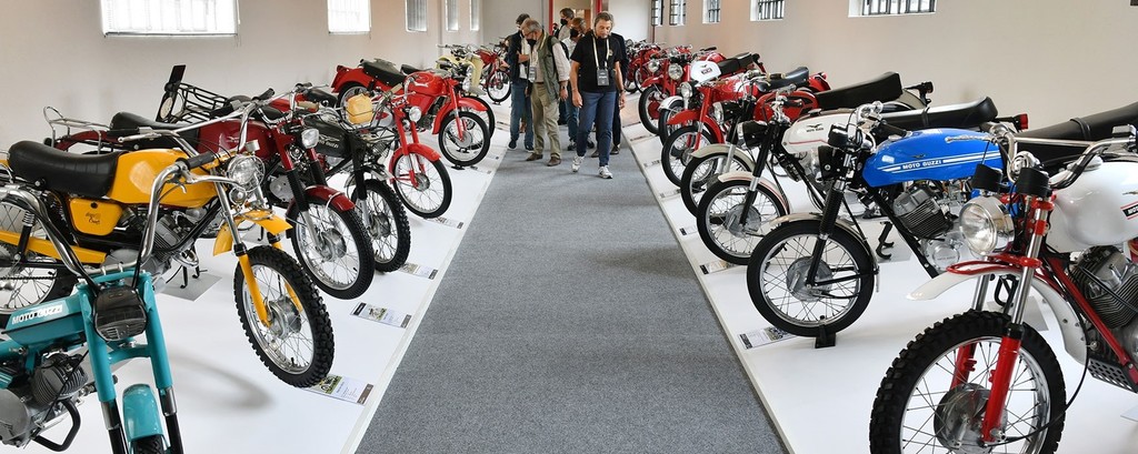 esposizione moto.jpg