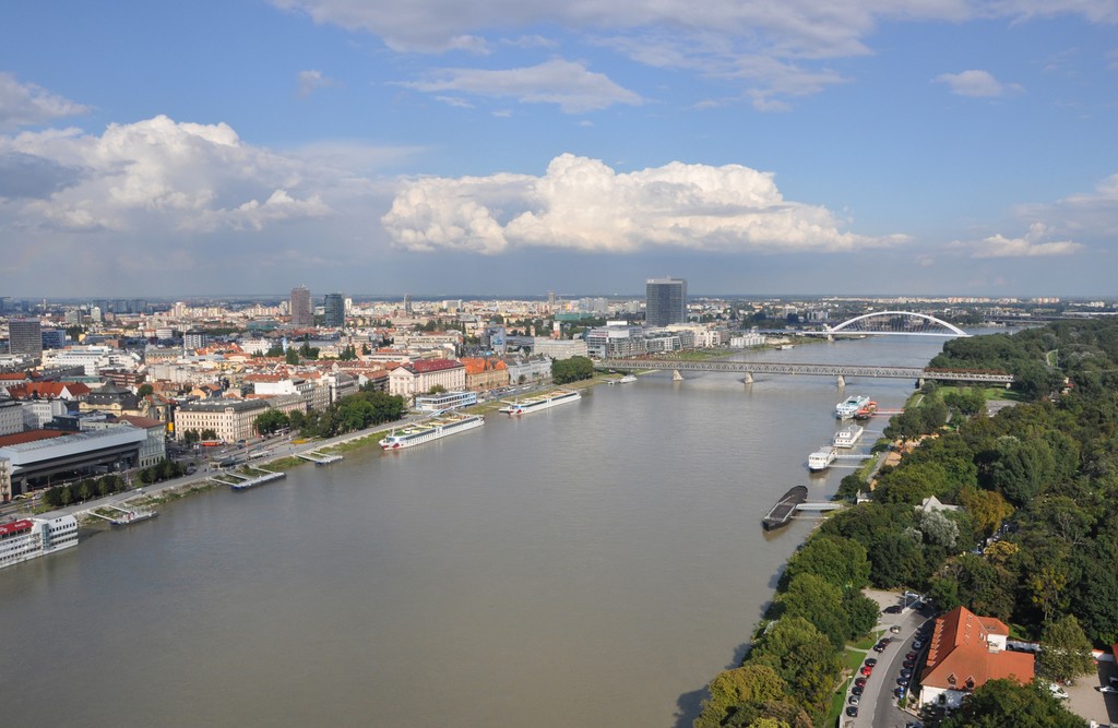 Bratislava_Danube_R02.jpg