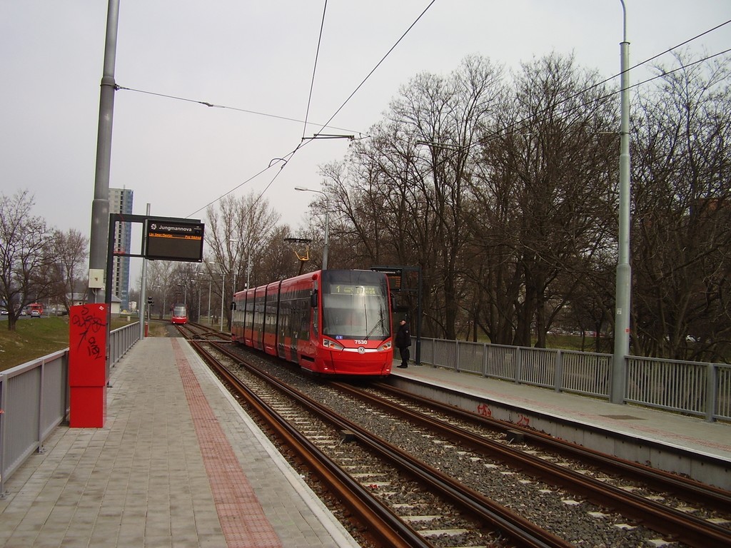 Jungmannova_final_tram_station,_Petržalka,_Bratislava.jpg