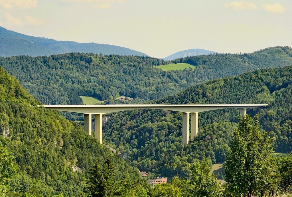 diaľničný most.jpg