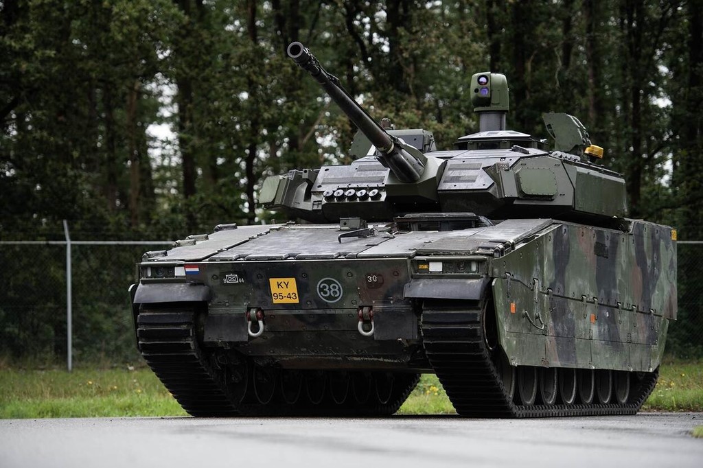 bojové vozidlo CV9035NL.jpg