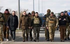 ukraine-zelensky-raw-890x395_c.jpg