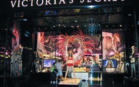 Victoria's_Secret_store_in_Las_Vegas.jpg