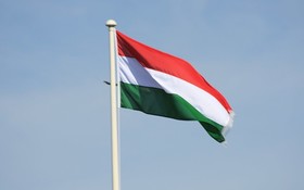 1081px-Hungarian_flag.jpg